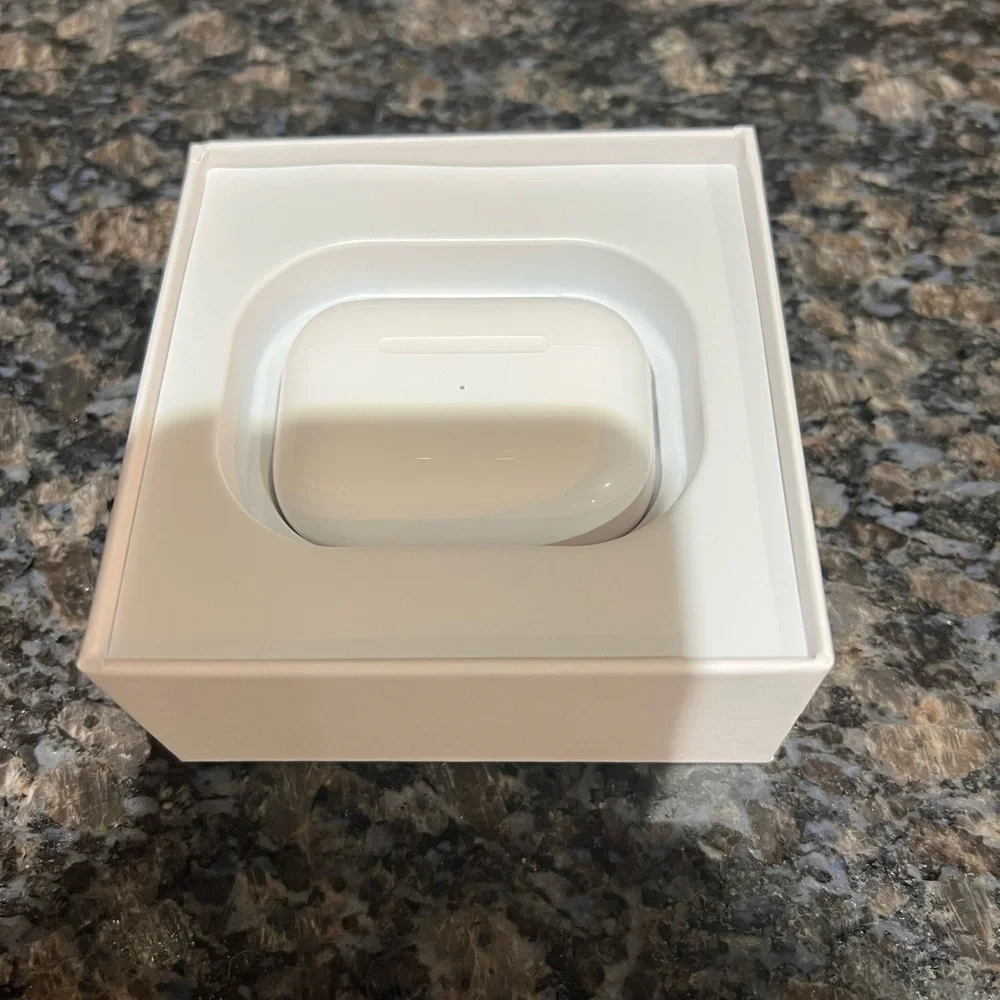 *GREAT DEAL* White Apple Airpods Pro 2nd Gen